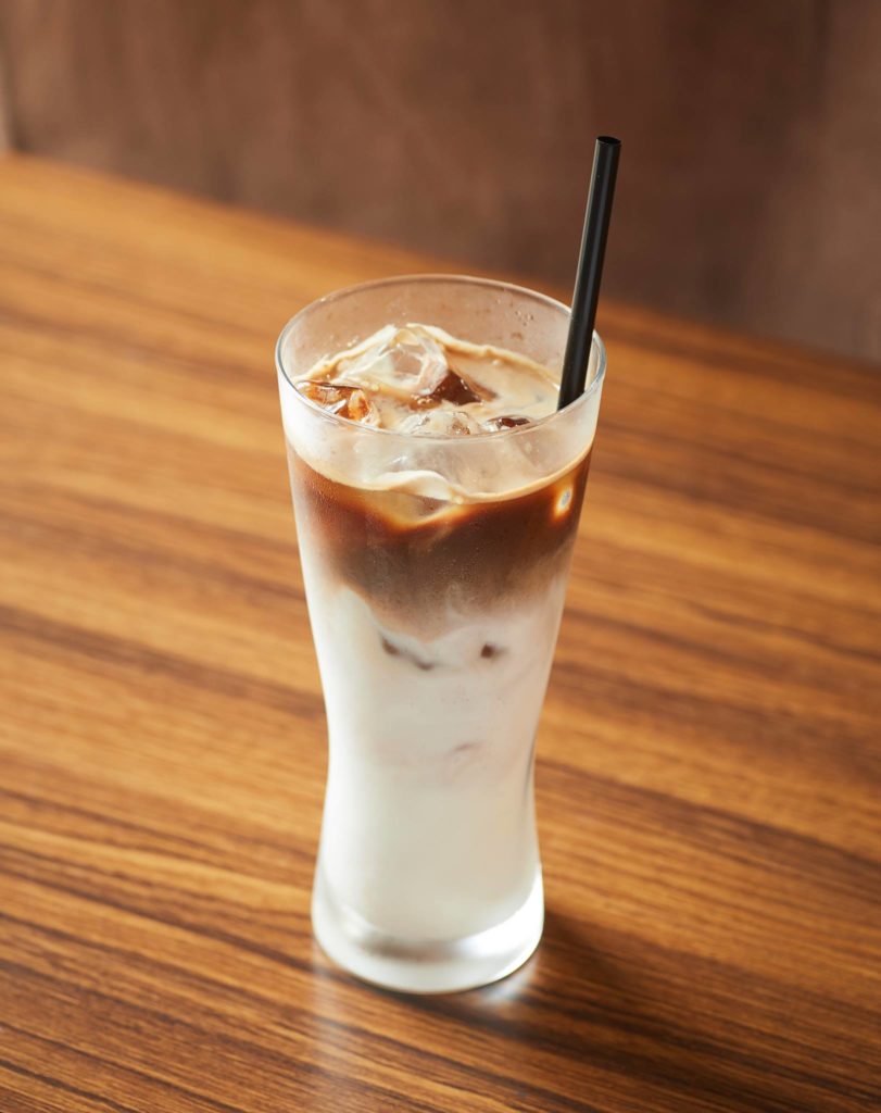 Iced Caffe Latte アイスカフェラテ 400 勝浦流イタリアンカフェ Salotto